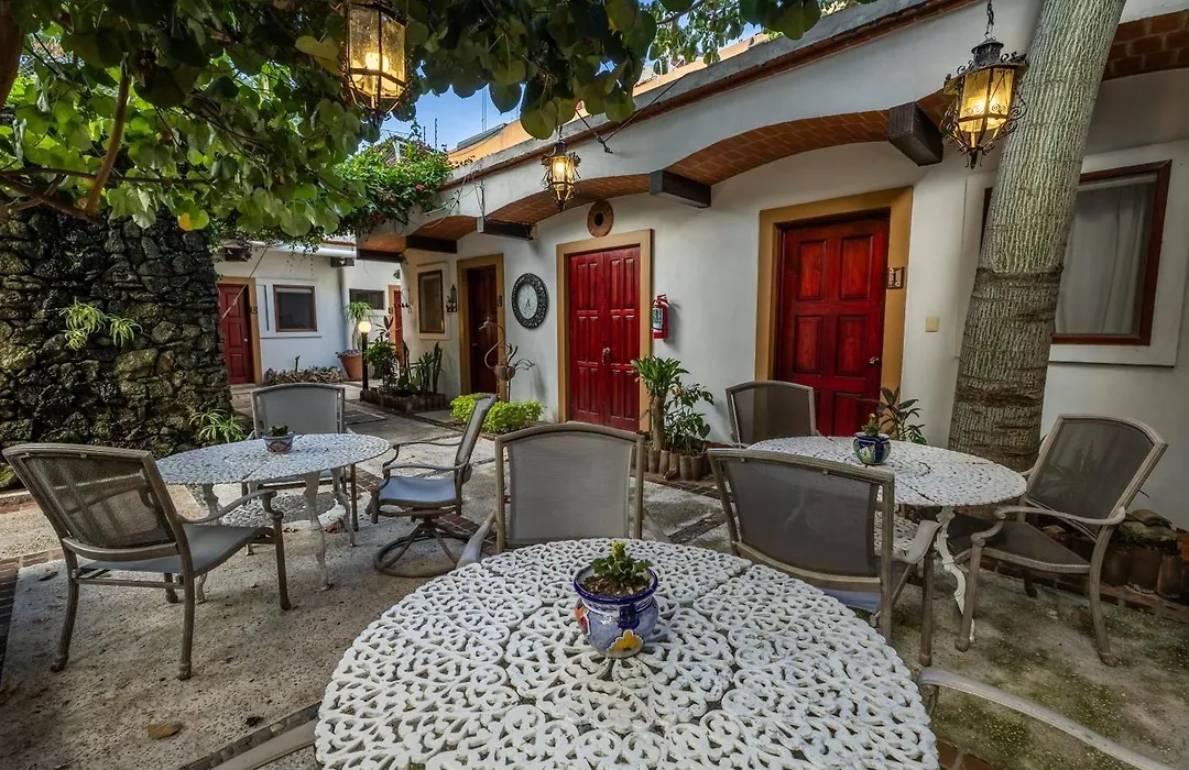 Las Mariposas Hotel & Studios-1