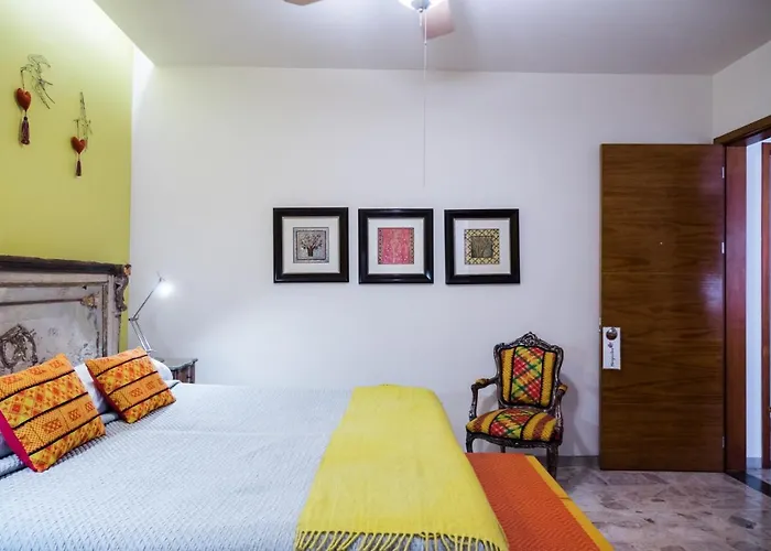 Casa De Las Bugambilias B&B